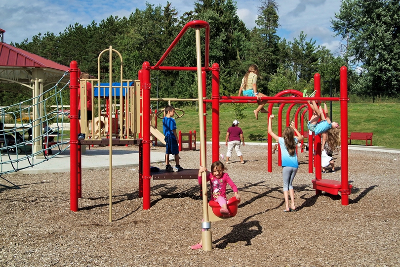 戶外游樂場非標定制設(shè)備九